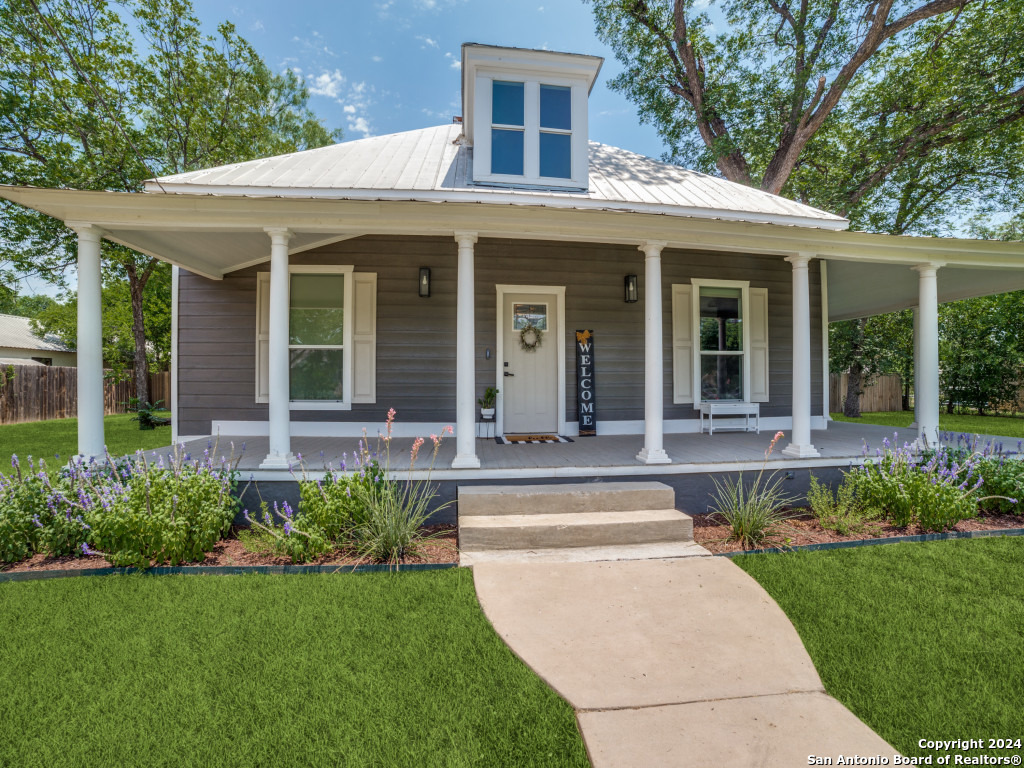 a view of a house with a yard and plants