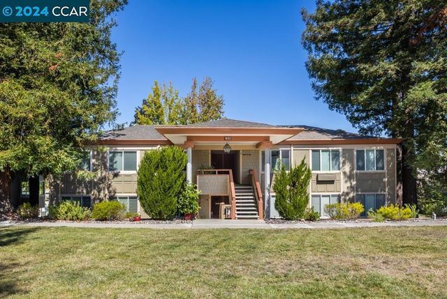 $609,000 | 1933 Skycrest Drive, Unit 2 | Rossmoor