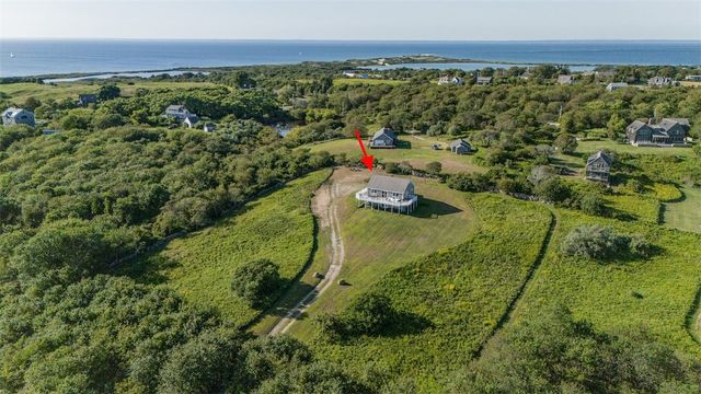 $2,350,000 | 1180 Corn Neck Road | Clay Head