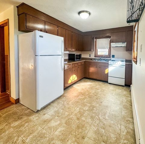 $2,150 | 143-145 Pleasant Street, Unit 143 | Bemis