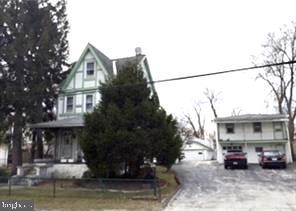 a view of a house with a cars park