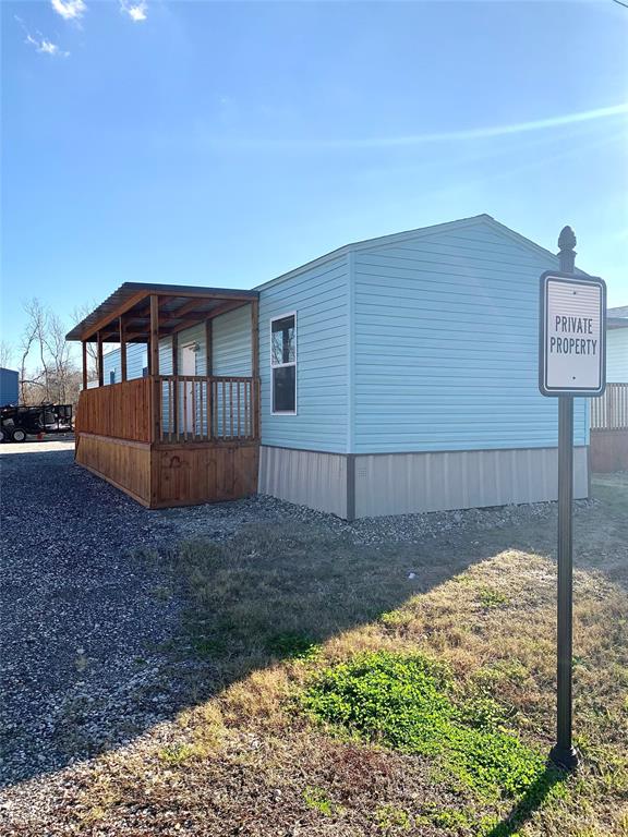 a view of a house with backyard and porch