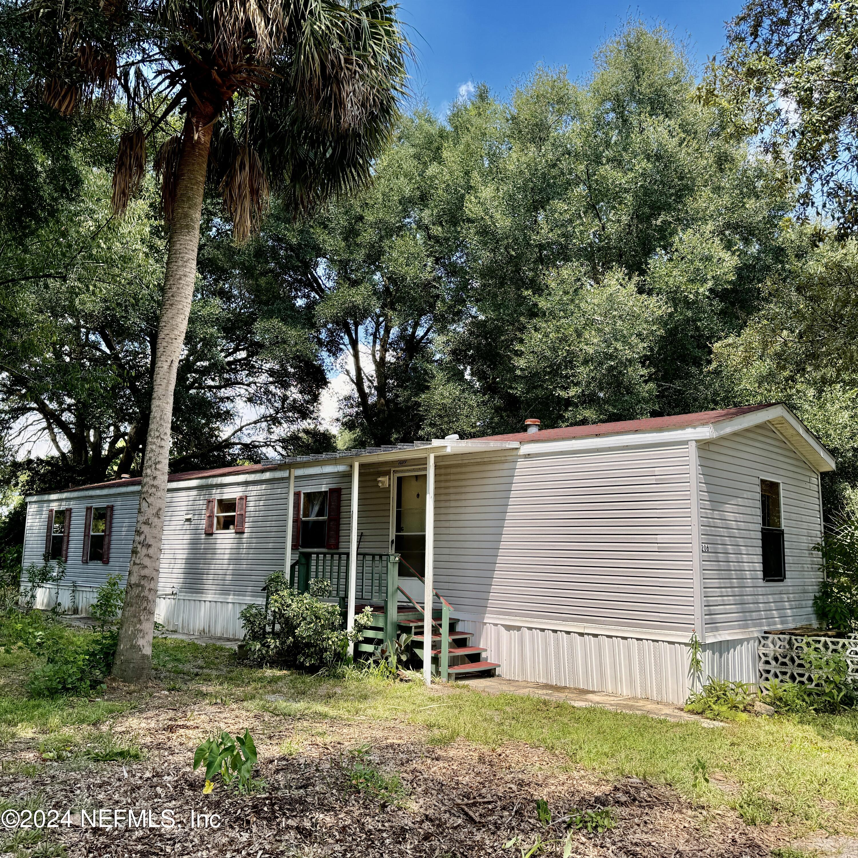 206 Ash St, Interlachen, Florida