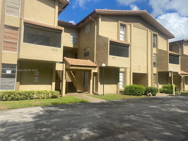 $2,000 | 11101 Royal Palm Boulevard, Unit 107 | Country Club