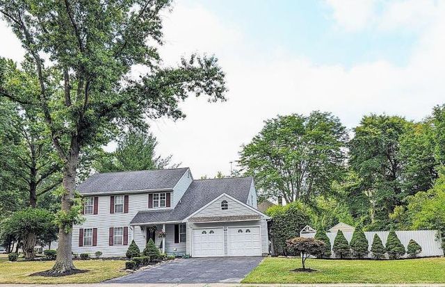 $785,000 | 1535 Willow Pond Drive | Lower Makefield Township - Bucks County