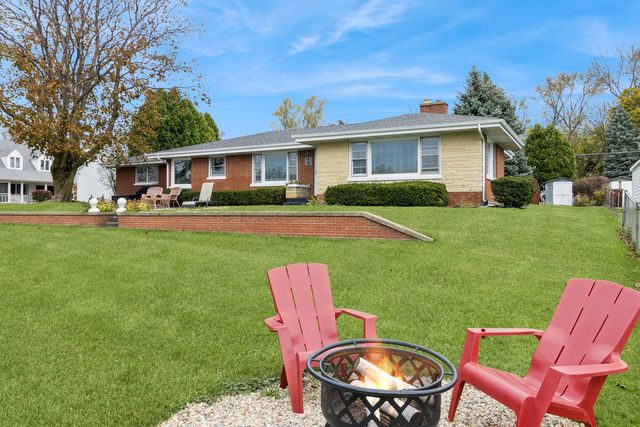 $549,900 | 811 North River Road | McHenry Township - McHenry County