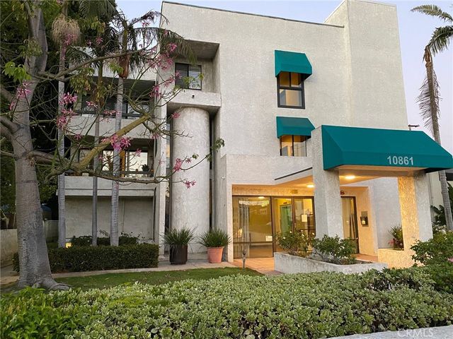 $699,999 | 10861 Moorpark Street, Unit 203 | Toluca Lake