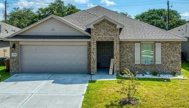 a front view of house with yard