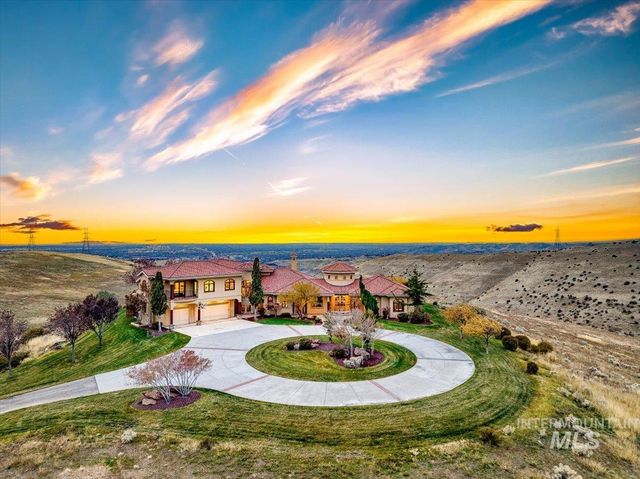 $3,200,000 | 4800 East Wild Horse Lane