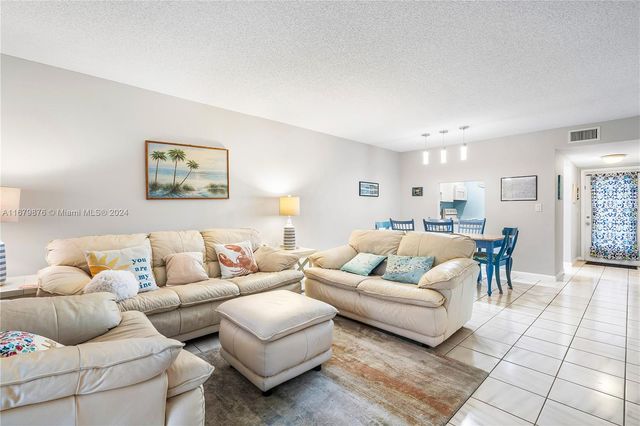 $149,500 | 31 Abbey Lane, Unit 101 | Villages of Oriole