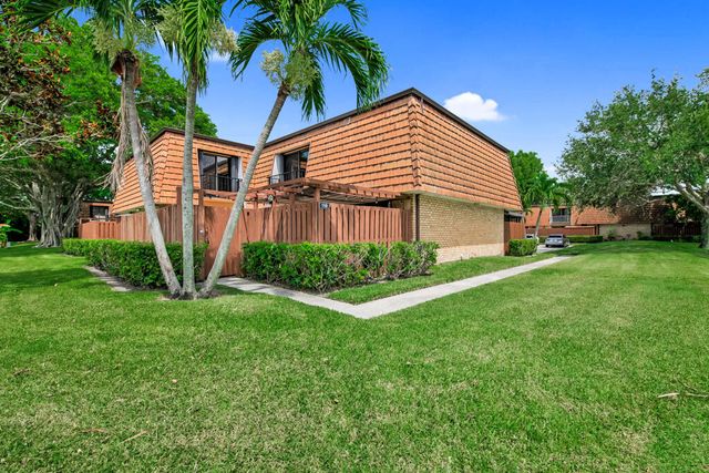 $349,900 | 110 1st Lane | Greenacres