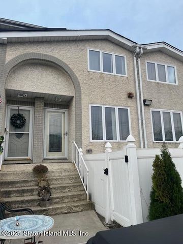 $479,999 | 18 Seacrest Lane | Tottenville