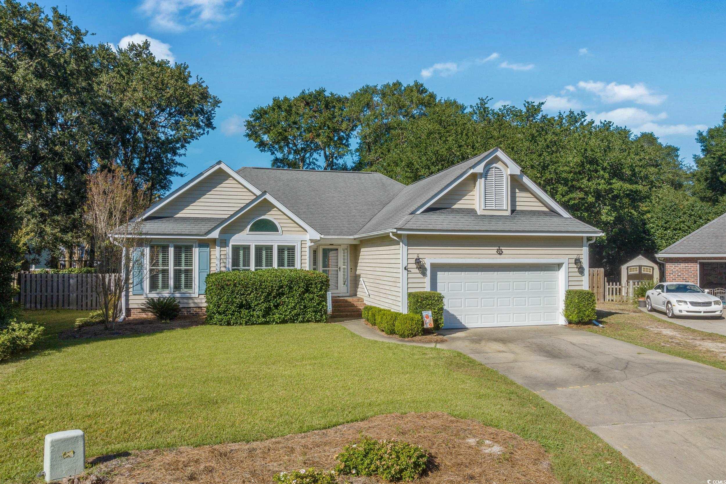 View of front of home featuring a front yard and a