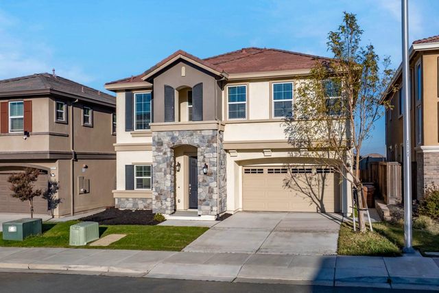 $820,000 | 2573 Modena Drive | San Marco