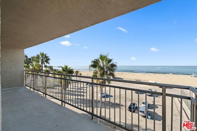 $4,500 | 4 20th Avenue, Unit 303 | Venice