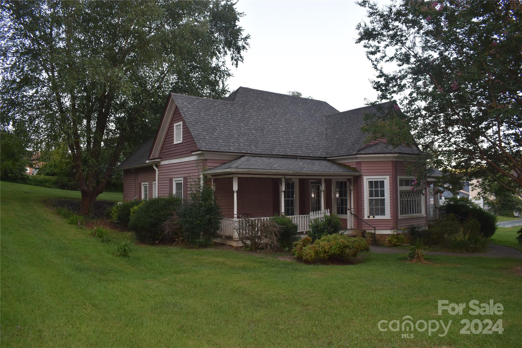 a view of a house with garden and yard