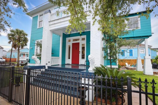 $749,000 | 2401 Avenue O 1/2 | Old Silk Stocking Historic District