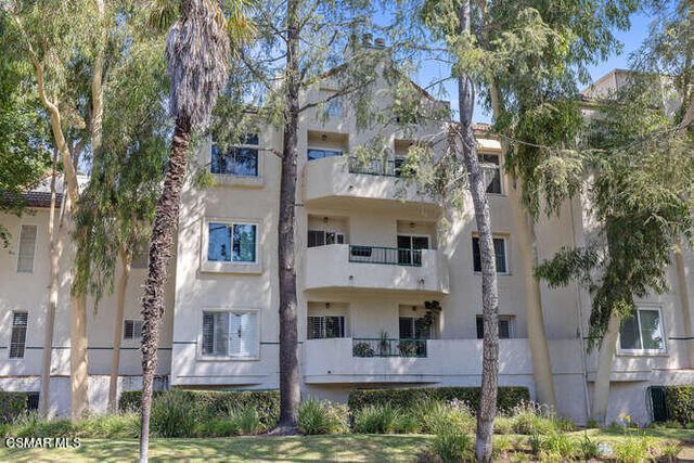 $679,000 | 5420 Sylmar Avenue, Unit 207 | Sherman Oaks