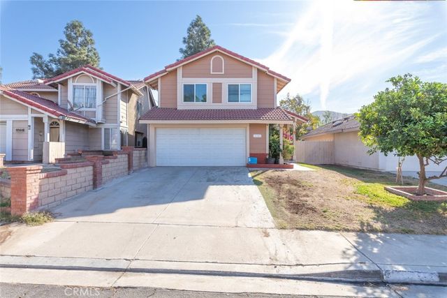 $598,500 | 14585 El Contento Avenue | Southridge Village