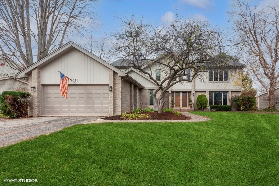 a view of a house with a yard