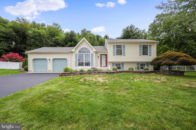 $525,000 | 16 Carey Circle | Burlington Township