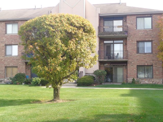 $239,900 | 11019 Deblin Lane, Unit 1D | Oak Lawn