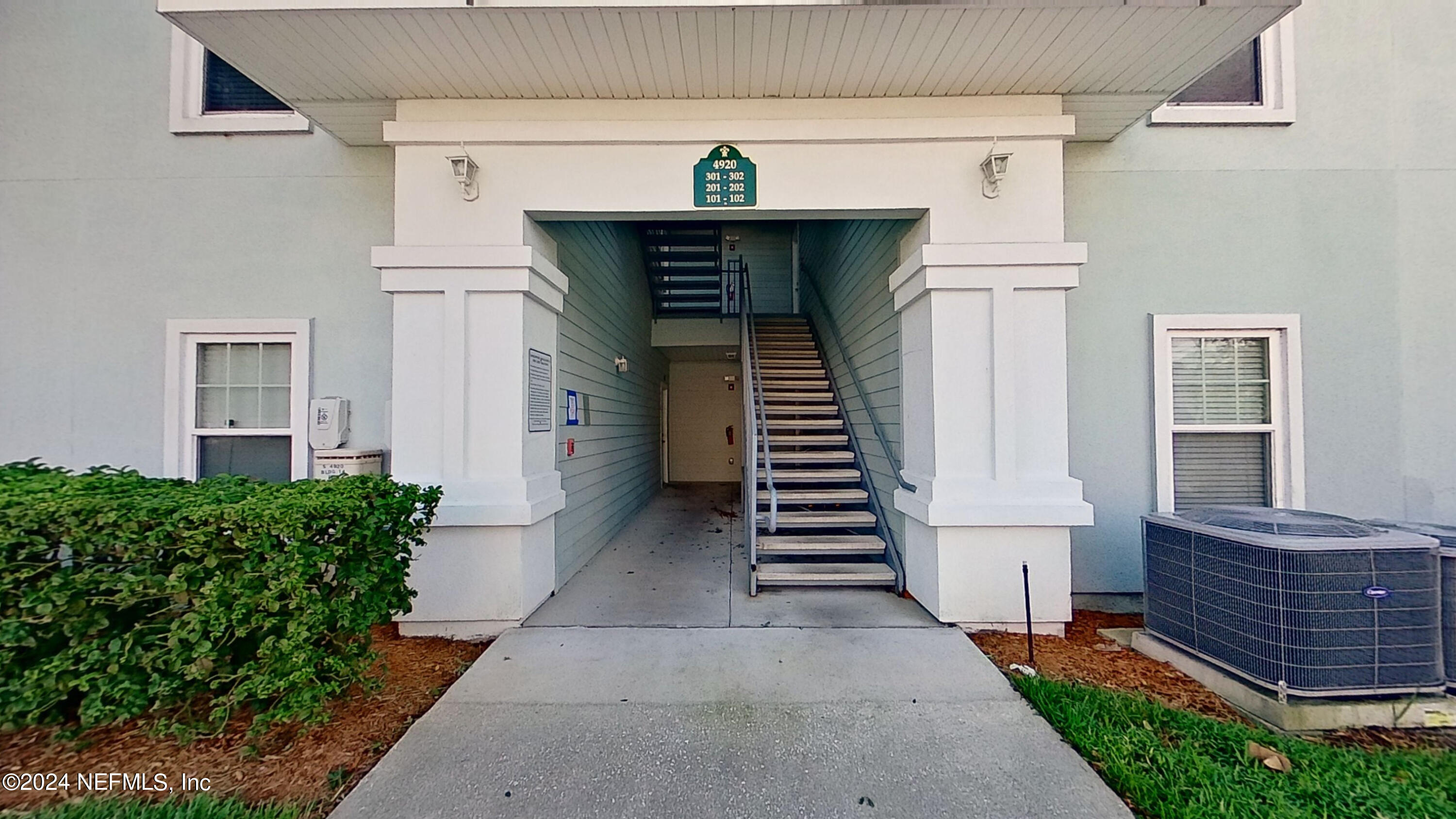 a view of entryway with a front door