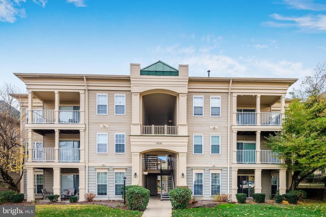 $305,000 | 1031 Gardenview Loop, Unit 303 | Summerhouse Condominiums