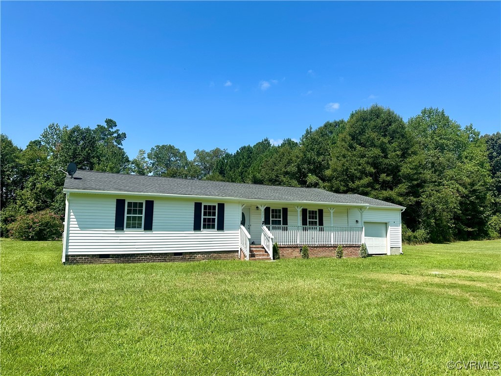 a view of a house with a backyard