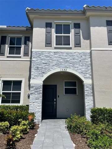 $375,000 | 1586 Southeast 27th Court, Unit 1586 | Homestead