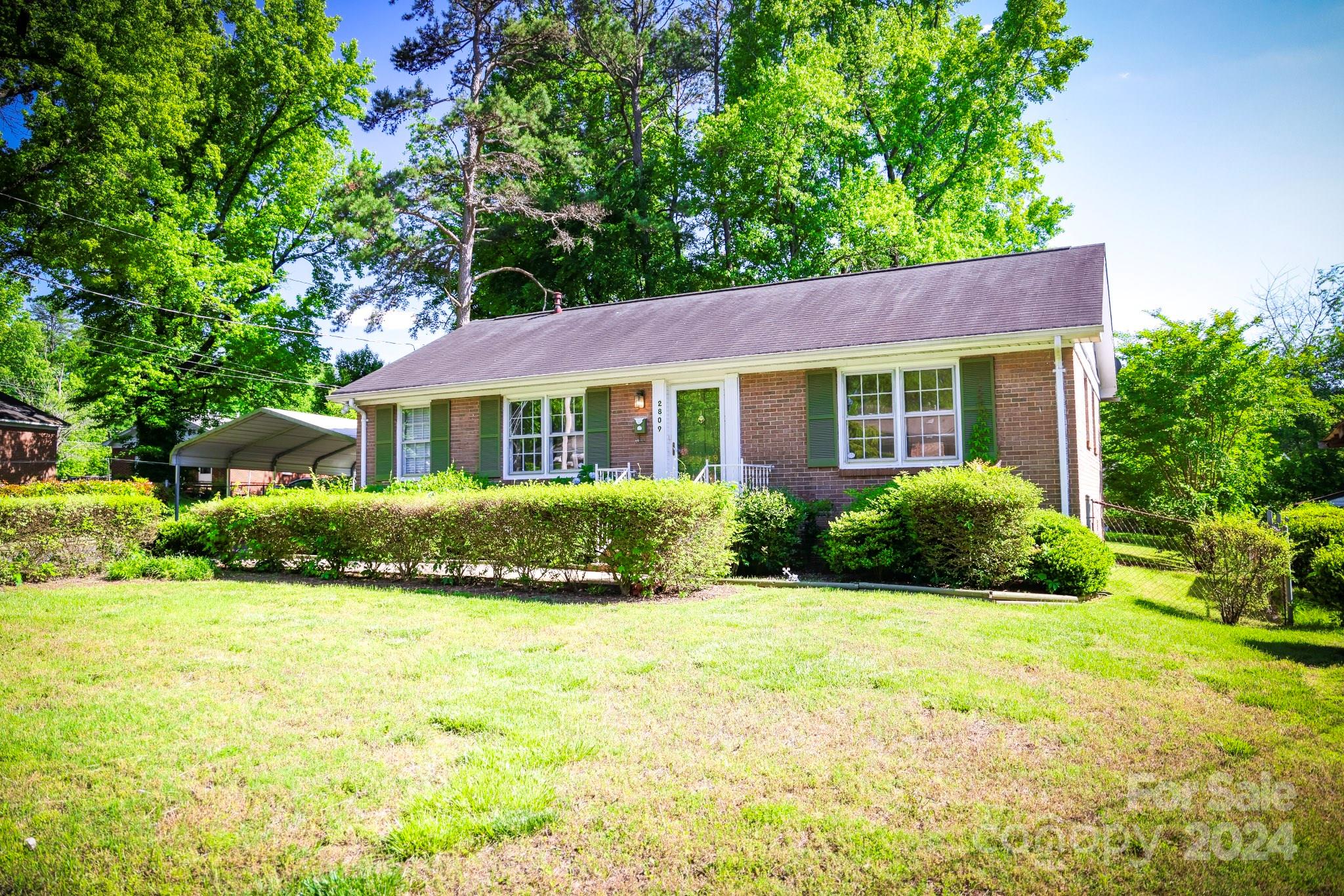 a view of a house with a yard and plants