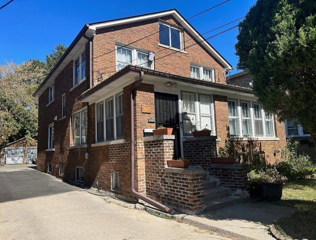 $259,900 | 910 West Clayton Street | Waukegan