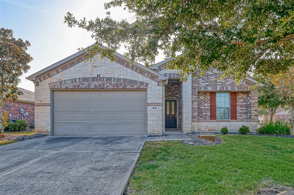 Beautiful front view of this well updated 1 story home