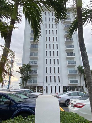 $2,335 | 5313 Collins Avenue, Unit 310 | The Amethyst