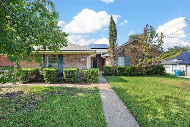 $315,000 | 312 Hedrick Drive | Hewitt