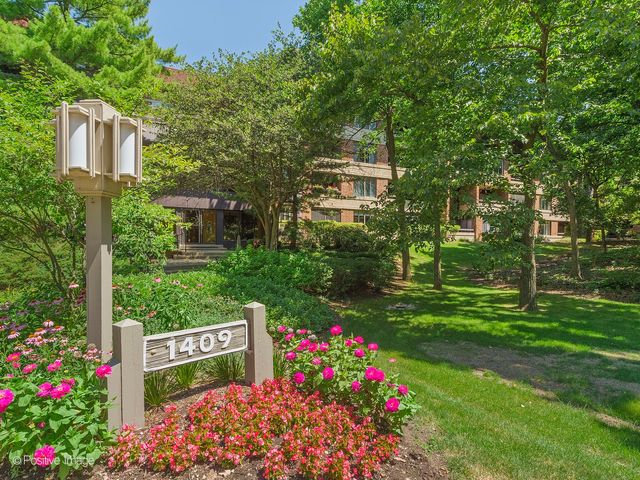 $629,000 | 1409 Burr Oak Road, Unit 112A | Hinsdale