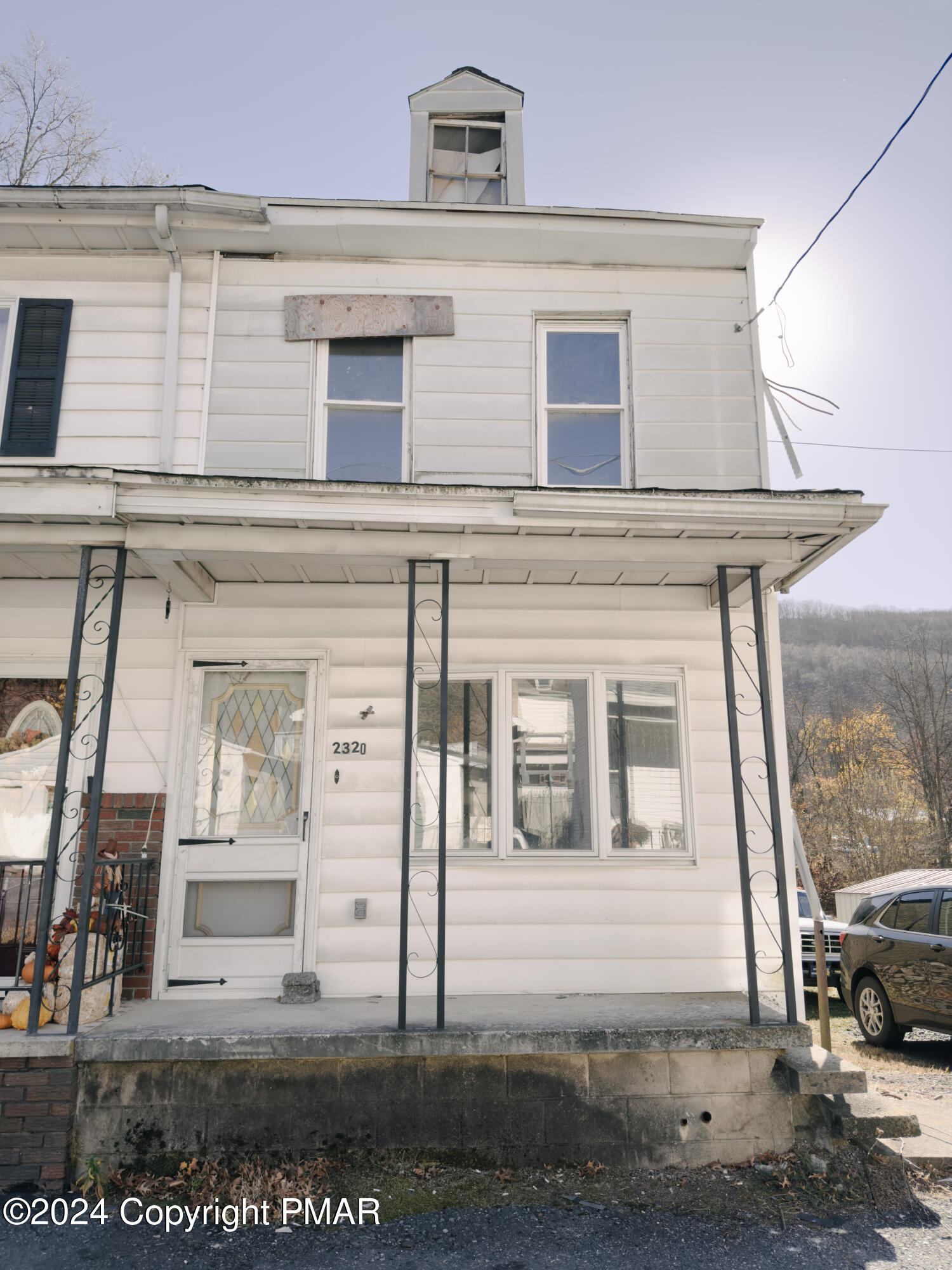 a view of a house with more windows