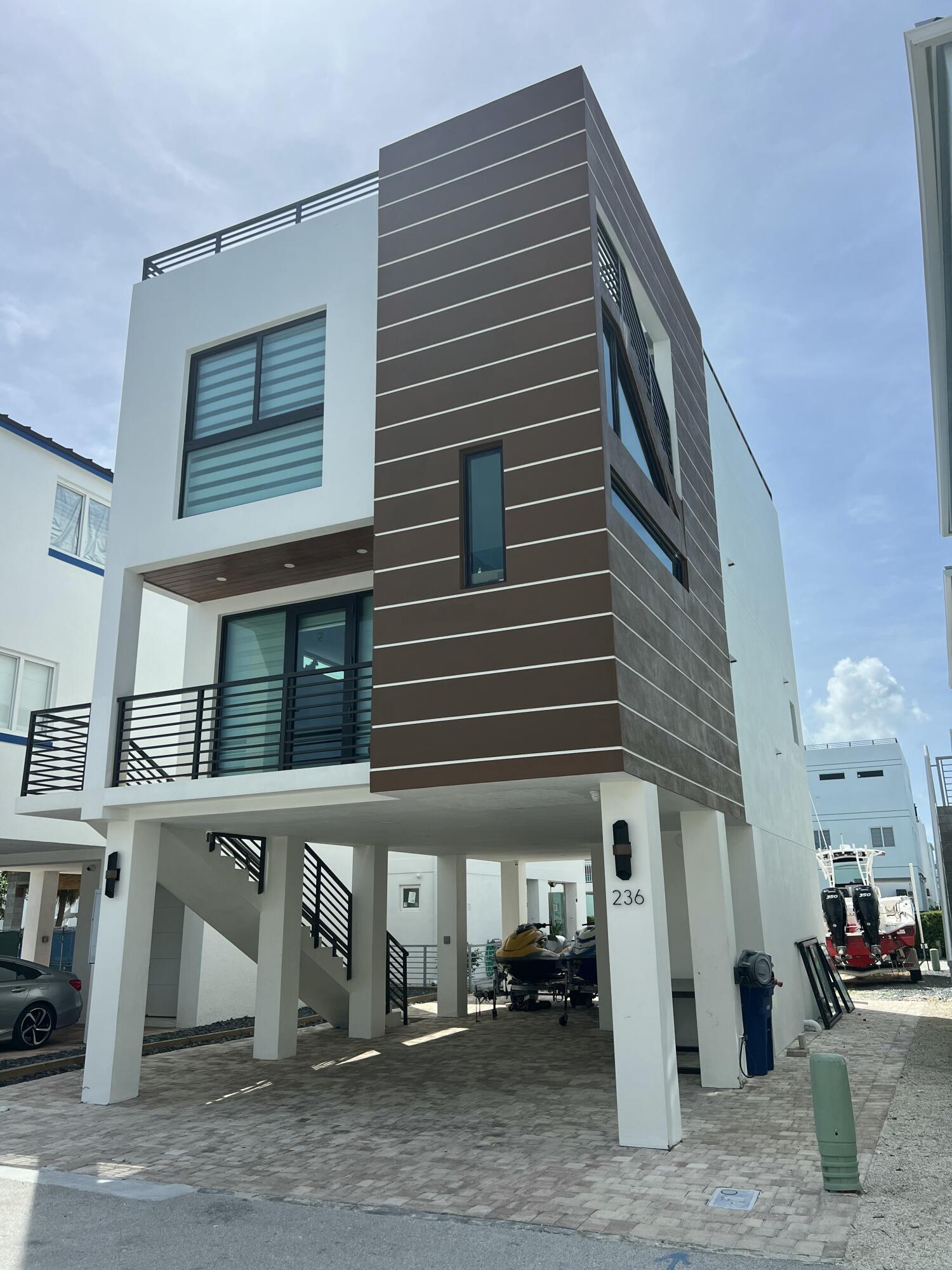 a view of a house and a outdoor space