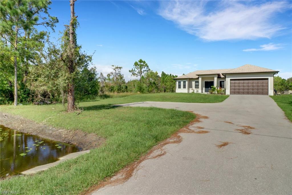 View of front facade with a garage and a front yard