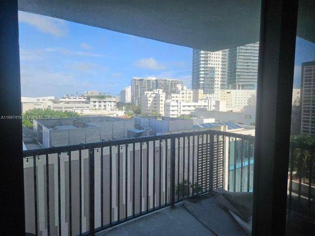 $389,000 | 1800 Collins Avenue, Unit 8B | Miami Beach City Center