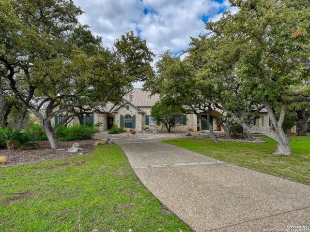 $1,100,000 | 1975 Oakland Bend | Timberwood Park