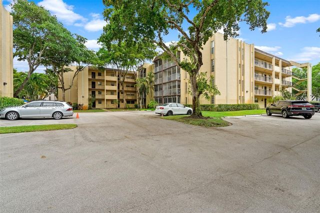 $219,000 | 471 North Pine Island Road, Unit D201 | Jacaranda