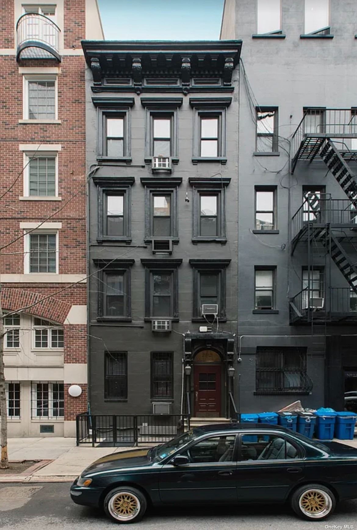 a car parked in front of a building