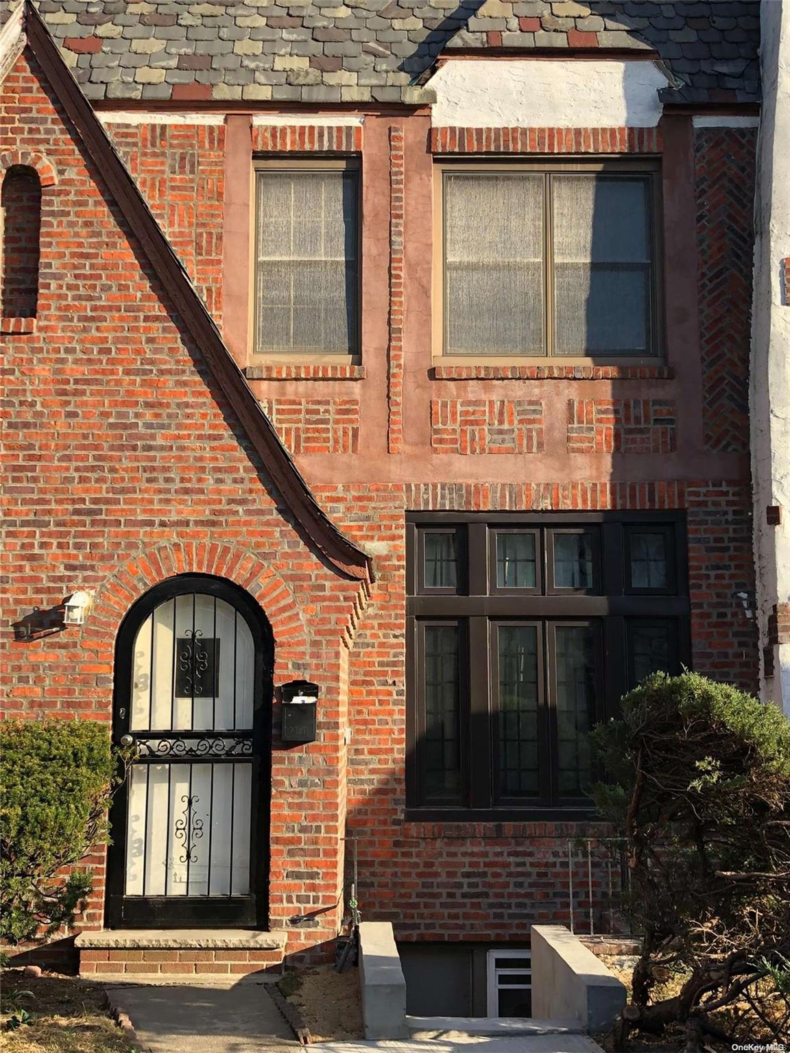 a front view of a house with garage