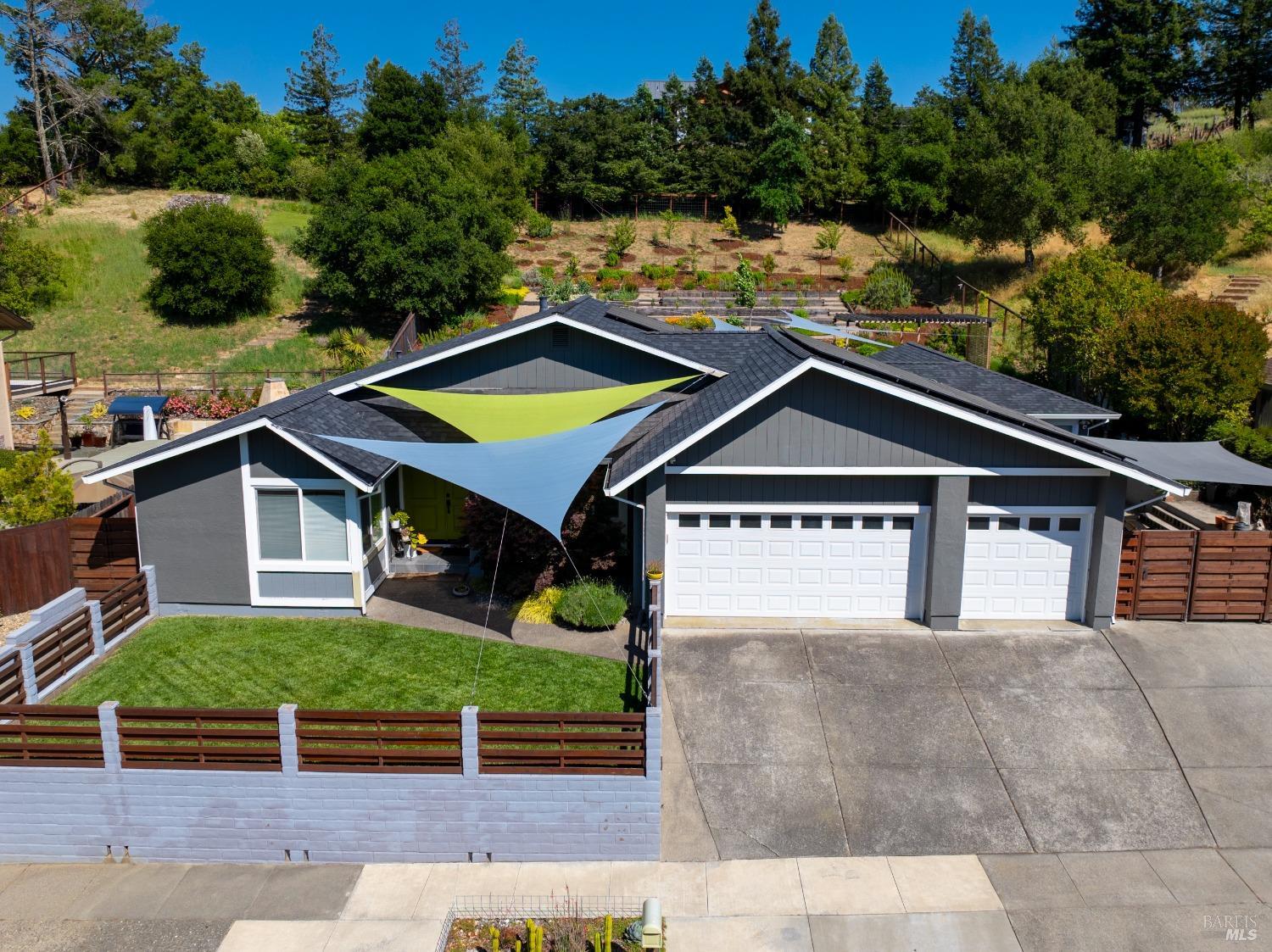 a view of a house with a yard