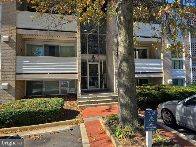 $2,395 | 5610 Bloomfield Drive, Unit T3 | Valley Park Condominiums