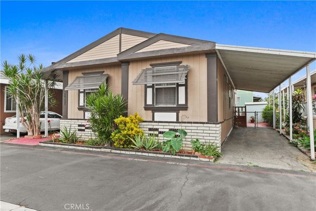 $312,000 | 16707 Garfield Avenue, Unit 1707 | South Paramount