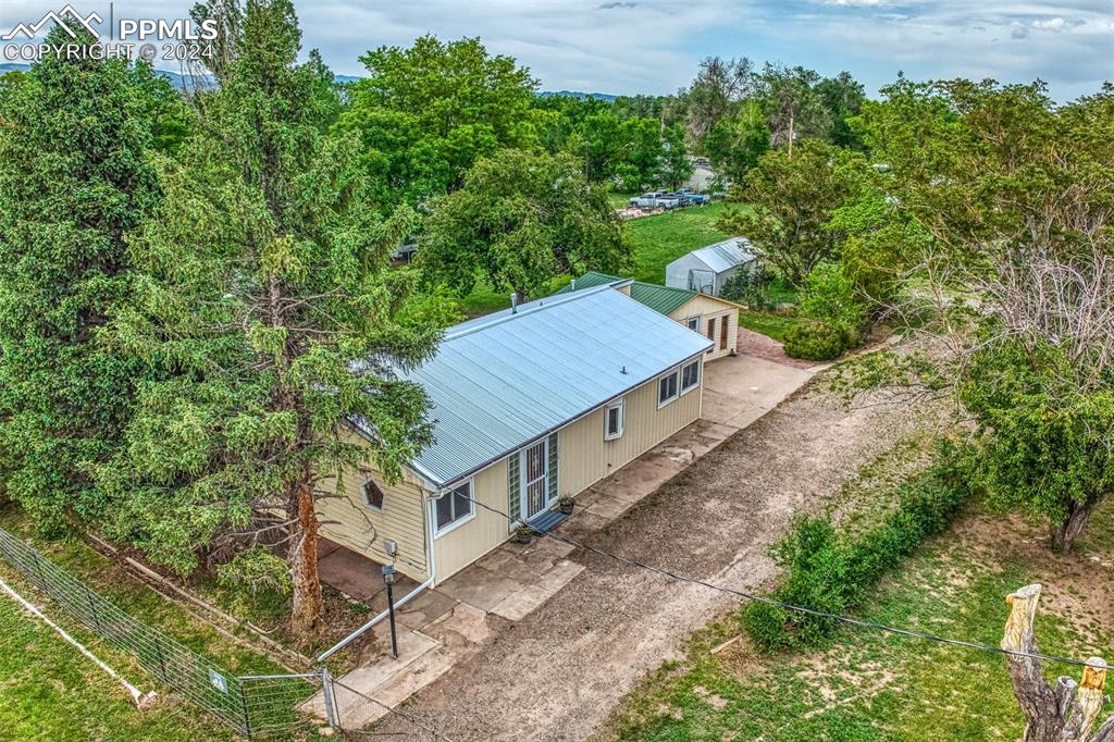 Charming mid-century farmhouse and guest house on 1.3 fenced irrigated acres.