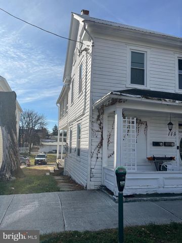 $1,250 | 113 B West John Street | Downtown Martinsburg