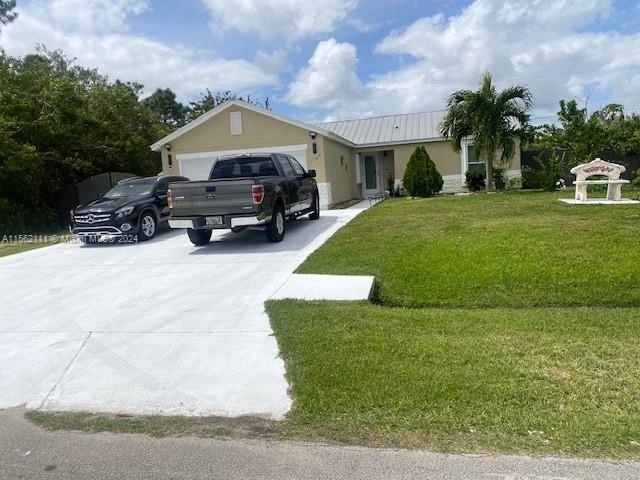 a view of a house with a back yard